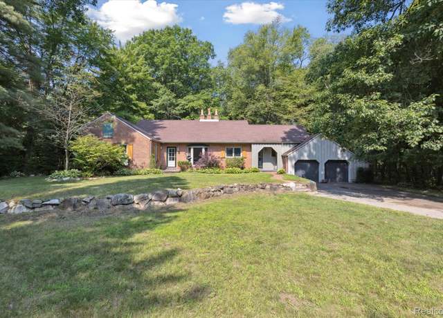 Property at 4224 Country Rd, Otter Lake Village, MI 48464, 3 beds, 2.5 baths