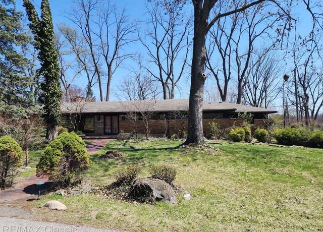 Property at 31126 Franklin Fairway St, Farmington Hills, MI 48334, 4 beds, 2.5 baths
