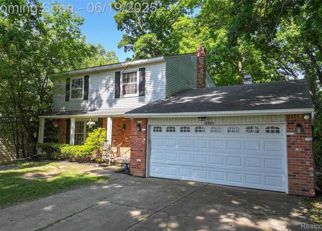 Property at 12260 Dollar Lake Dr, Fenton, MI 48430, 4 beds, 2 baths