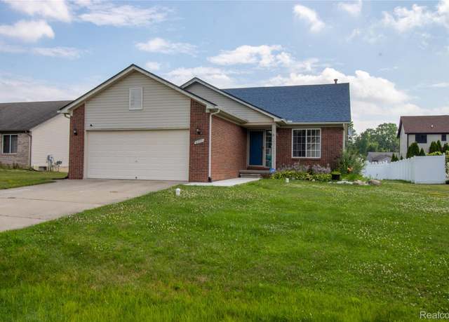 Property at 2279 Pear Tree Dr, Burton, MI 48519, 3 beds, 2 baths