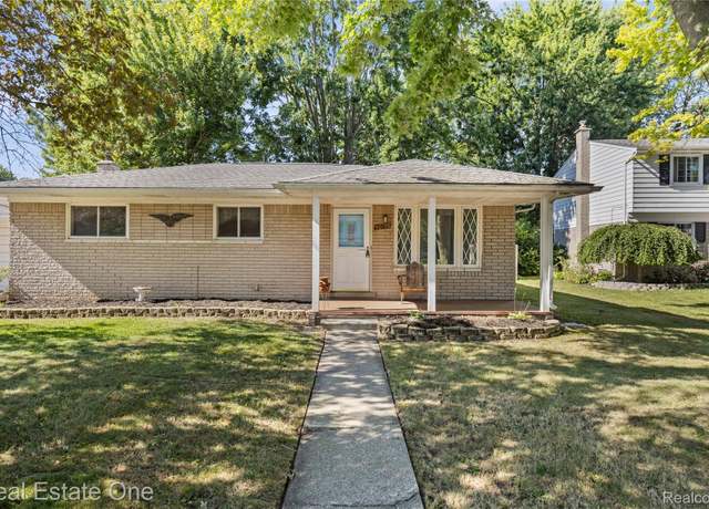 Property at 50196 Stonecrest Ct, Chesterfield, MI 48047, 3 beds, 2 baths