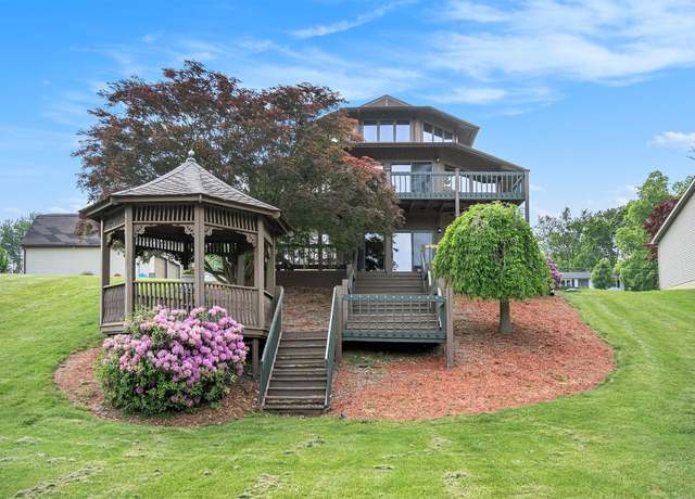 Property at 490 Skyline Dr, Horton, MI 49246, 3 beds, 3 baths