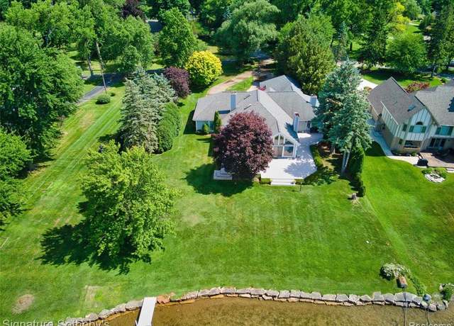 Property at 2020 Lake Angelus Shrs, Lake Angelus, MI 48326, 4 beds, 3.5 baths