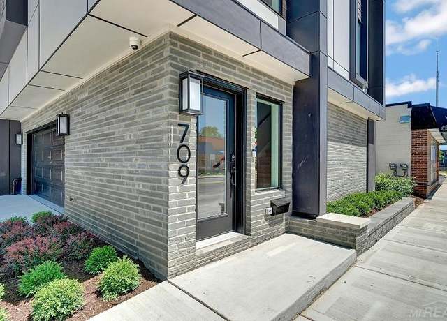 Property at 709 E 11 Mile Rd, Royal Oak, MI 48067, 2 beds, 2.5 baths