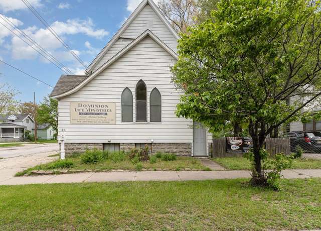 Property at 401 E Jenny St, Bay City, MI 48706, 2 beds, 1.5 baths