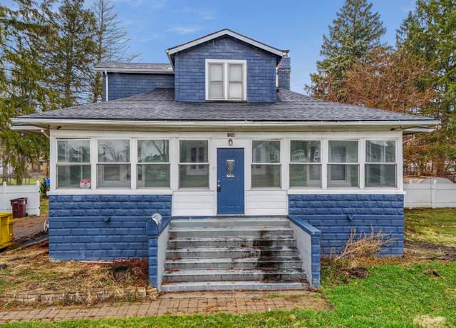 Property at 8421 E 10 Mile Rd, Center Line, MI 48015, 5 beds, 2 baths
