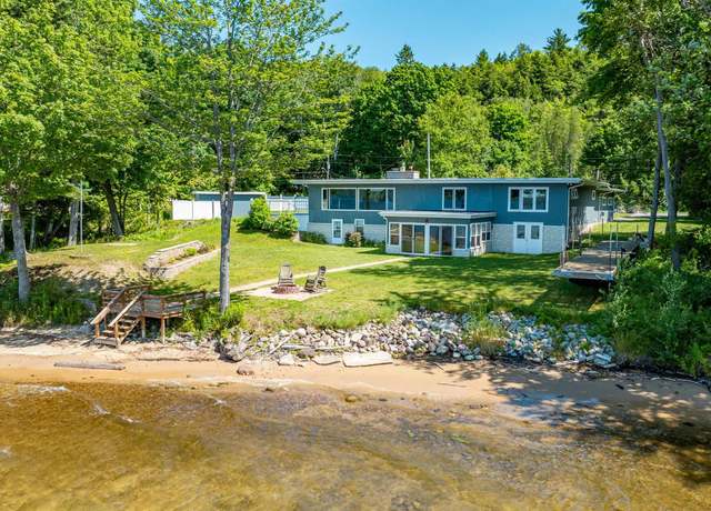 Property at 1642 Sand Point Rd, Munising, MI 49862, 4 beds, 2.5 baths