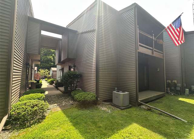 Property at 508 W Rockwell St, Fenton, MI 48430, 2 beds, 1.5 baths