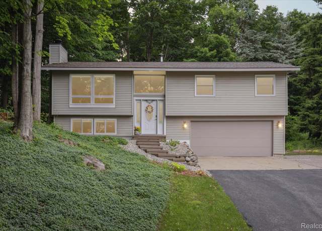 Property at 3091 Paysage Pl, Traverse City, MI 49684, 4 beds, 3 baths