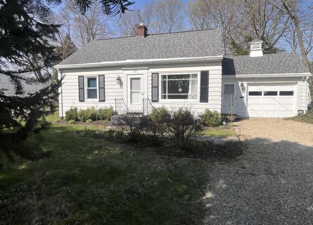 Property at 303 Sydelle Ave, Kalamazoo, MI 49006, 3 beds, 2 baths