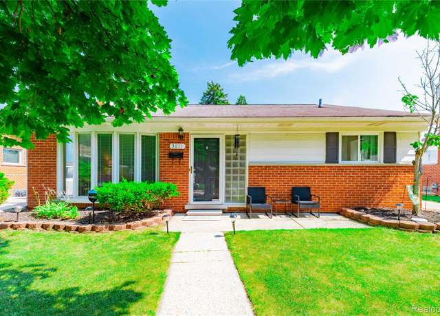 Property at 3811 Syckelmoore St, Trenton, MI 48183, 4 beds, 2 baths