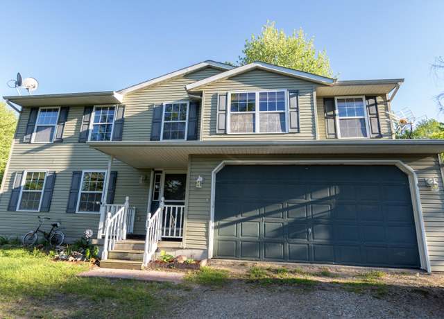 Property at 5734 108th Ave, Pullman, MI 49450, 4 beds, 2.5 baths