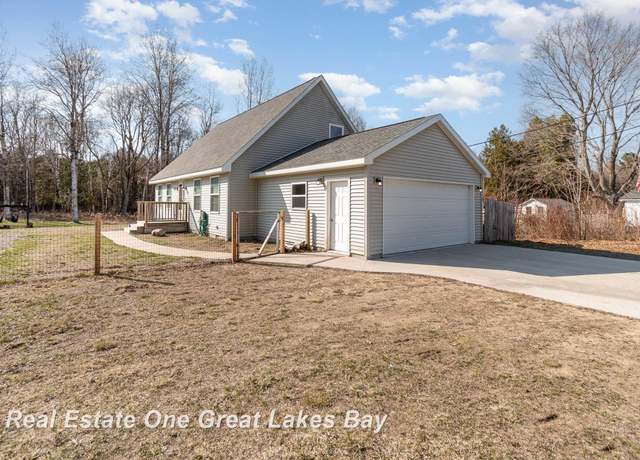 Property at 517 N US 23 Hwy, Harrisville, MI 48740, 4 beds, 2 baths
