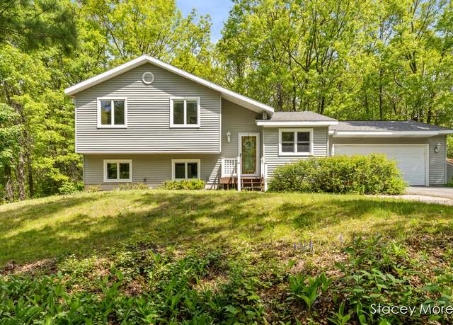 Property at 4701 Wood Valley Ct NE, Rockford, MI 49341, 3 beds, 2 baths