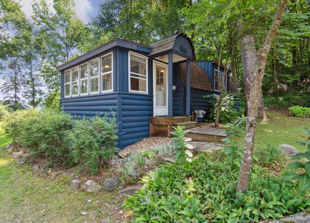 Property at 2319 Lakeview Dr, Brooklyn, MI 49230, 2 beds, 1 bath