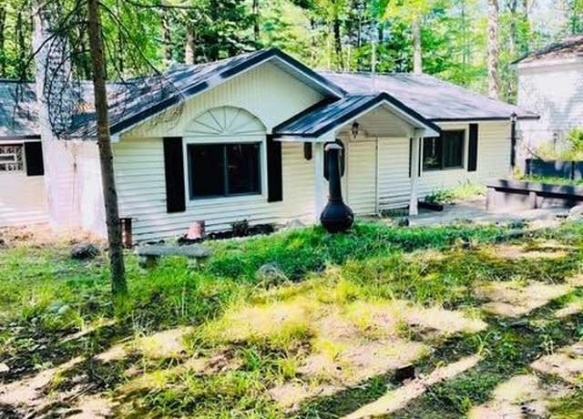 Property at 432 Chickasaw St, Roscommon, MI 48653, 2 beds, 1 bath
