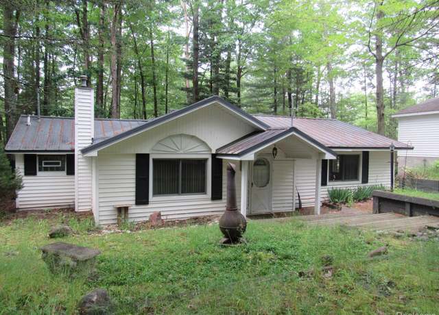 Property at 432 Chickasaw St, Roscommon, MI 48653, 2 beds, 1 bath
