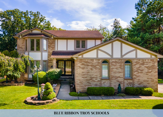 Property at 1106 E South Blvd, Troy, MI 48085, 3 beds, 2.5 baths