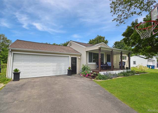 Property at 4466 Eastwood Dr, Swartz Creek, MI 48473, 3 beds, 2 baths