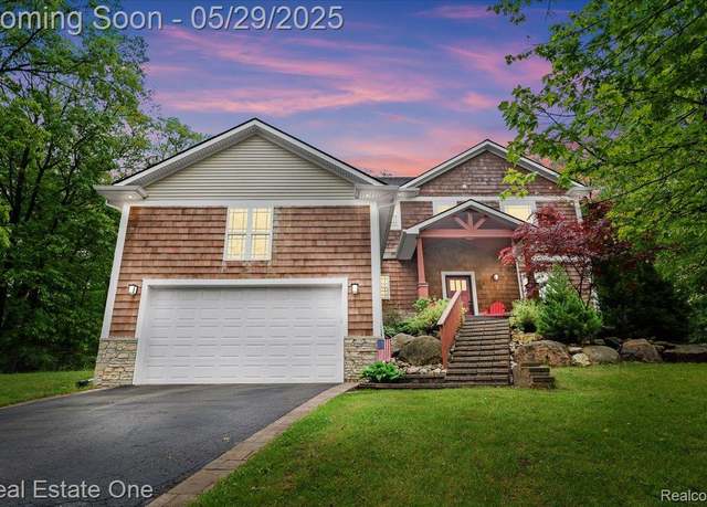 Property at 9327 Van Antwerp Rd, Brighton, MI 48116, 4 beds, 2.5 baths