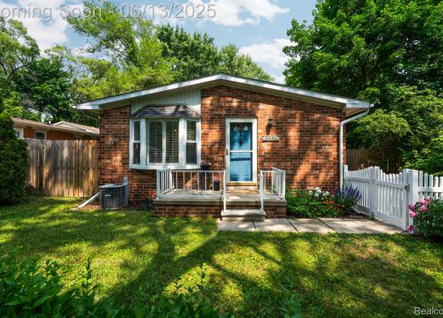 Property at 3341 Creek Dr, Ann Arbor, MI 48108, 3 beds, 1.5 baths