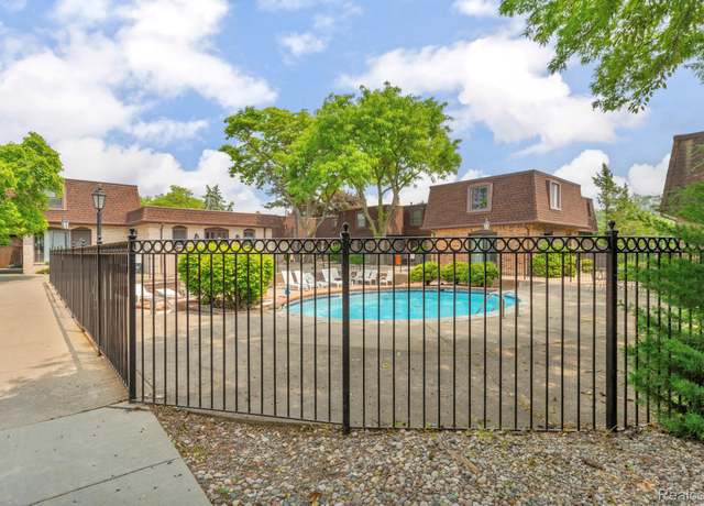 Property at 5025 Crooks Rd #42, Royal Oak, MI 48073, 2 beds, 1.5 baths