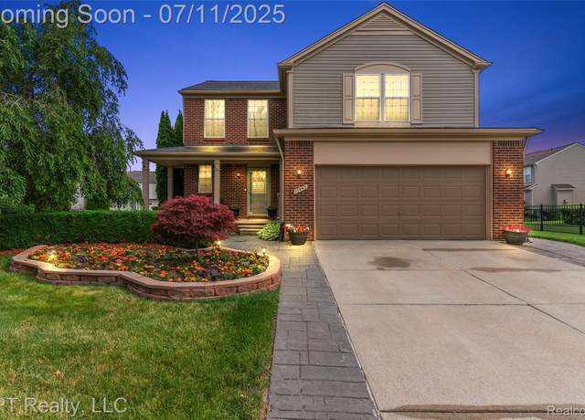Property at 17952 Marsal Dr, Macomb, MI 48042, 4 beds, 3.5 baths