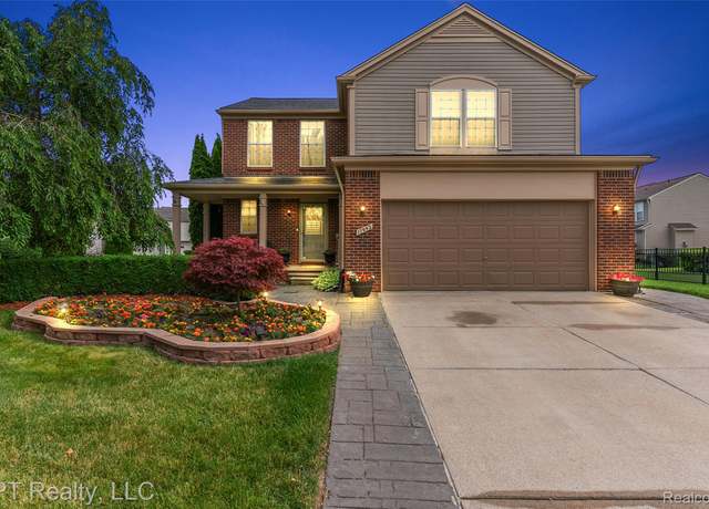 Property at 17952 Marsal Dr, Macomb, MI 48042, 4 beds, 3.5 baths