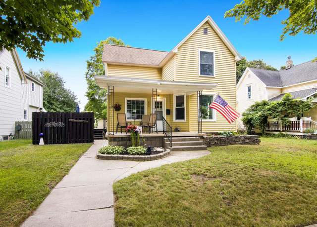 Property at 425 W Eleventh St, Traverse City, MI 49684, 4 beds, 2 baths