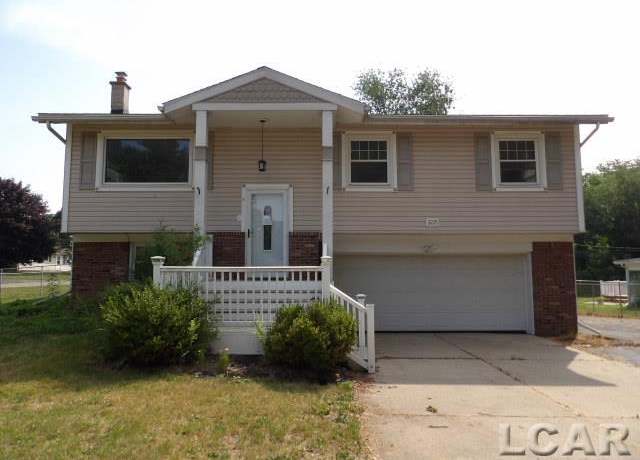 Property at 3225 W Circle Dr, Adrian Township, MI 49221, 3 beds, 1.5 baths