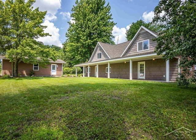 Property at 4318 N Eastman Rd, Midland, MI 48642, 4 beds, 3 baths
