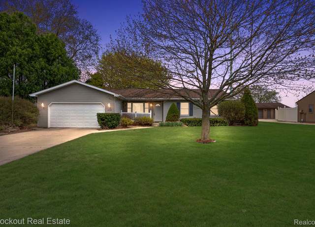 Property at 2309 N Berkshire Dr, Saginaw Charter Township, MI 48603, 3 beds, 1.5 baths
