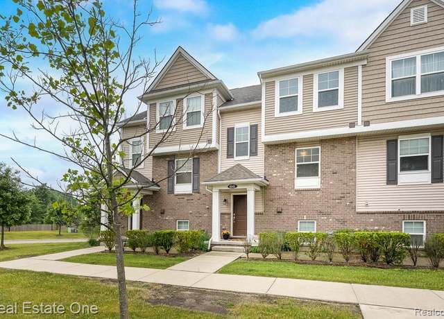 Property at 4661 Bradley Cir, Troy, MI 48085, 2 beds, 2.5 baths