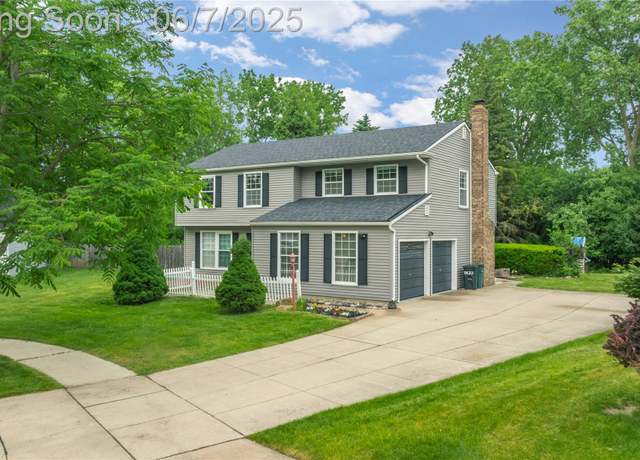 Property at 1633 Fleetwood Dr, Troy, MI 48098, 4 beds, 2.5 baths