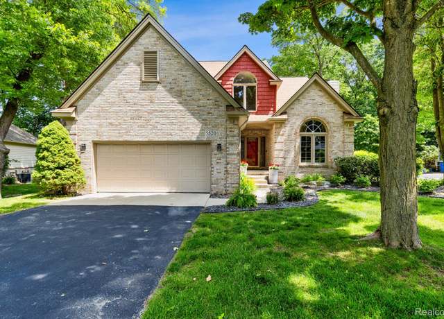 Property at 5520 Huron Hills Dr, Commerce Twp, MI 48382, 4 beds, 2.5 baths