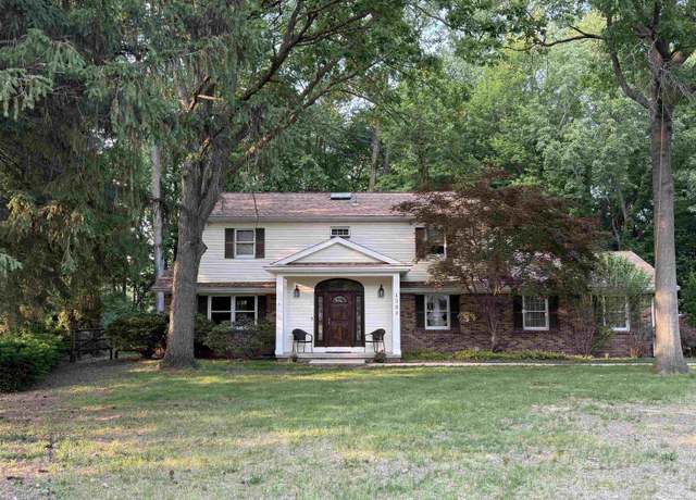 Property at 1388 Laurelhurst Dr, Temperance, MI 48182, 5 beds, 4 baths