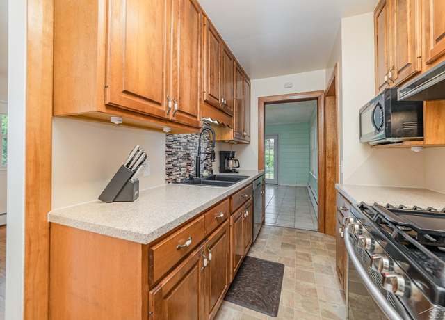 Property at 395 S Center Rd, Saginaw, MI 48638, 3 beds, 1 bath