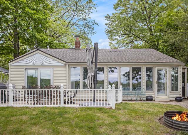Property at 456 E Gull Lake Dr, Augusta, MI 49012, 3 beds, 2 baths