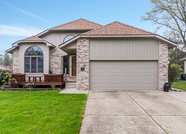 Property at 4121 Crystal St, West Bloomfield, MI 48323, 3 beds, 3.5 baths
