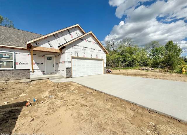 Property at 7056 Cambridge Dr, Flushing, MI 48433, 2 beds, 2 baths