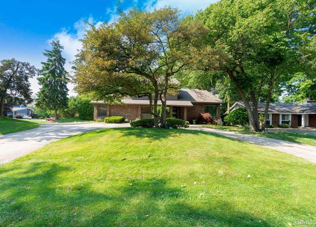 Property at 5156 Chestershire Ct, West Bloomfield, MI 48322, 4 beds, 4 baths