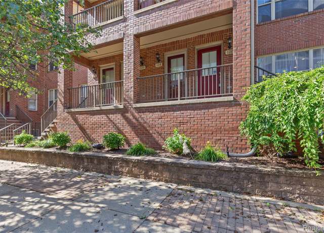 Property at 130 Tiffany Ln, Royal Oak, MI 48067, 3 beds, 2 baths