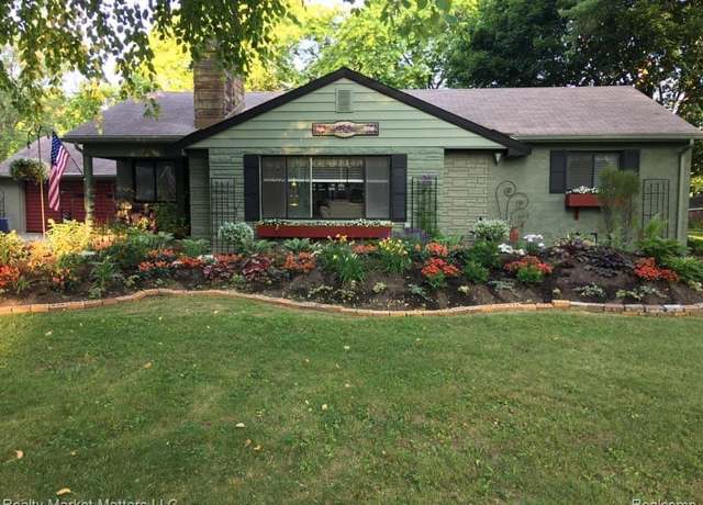 Property at 4424 Killarney Park Dr, Burton, MI 48529, 3 beds, 1.5 baths