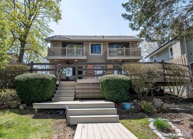 Property at 4040 Lark Ave, Waterford, MI 48328, 3 beds, 2.5 baths