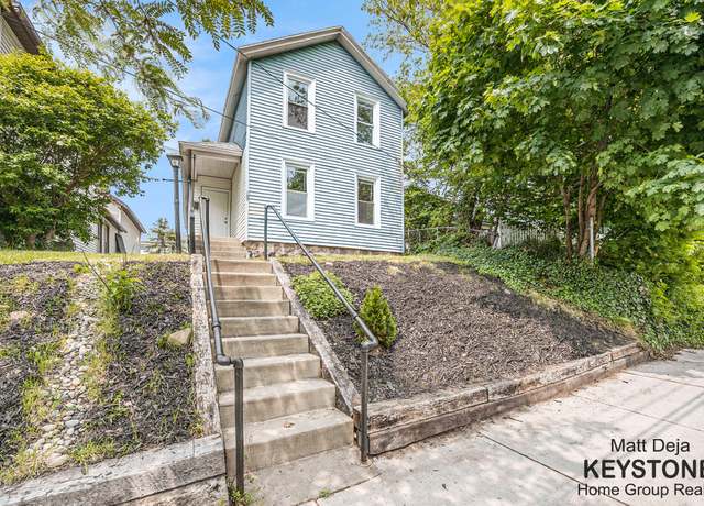 Property at 109 Leonard St NE, Grand Rapids, MI 49503, 4 beds, 1 bath