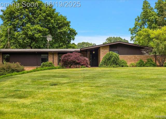 Property at 2732 Lone Pine Rd, West Bloomfield, MI 48323, 4 beds, 3 baths