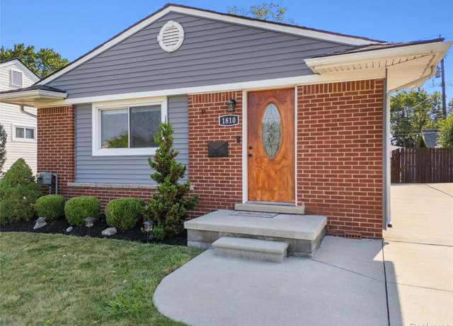 Property at 1810 Greenfield Rd, Berkley, MI 48072, 3 beds, 1.5 baths