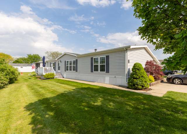 Property at 305 Oak Ridge St, Mason, MI 48854, 3 beds, 2 baths