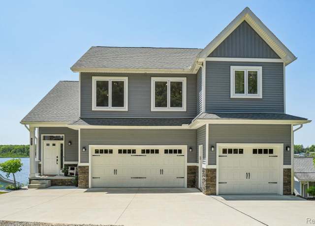 Property at 6652 Westminister St, Fenton, MI 48430, 3 beds, 3.5 baths