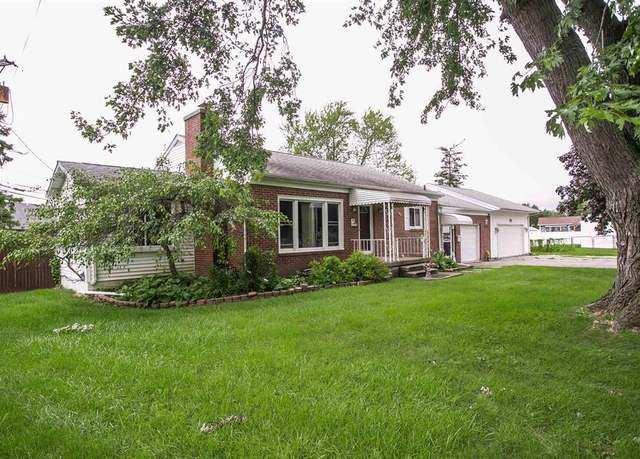 Property at 1228 Minnesota Ct, Marysville, MI 48040, 4 beds, 1.5 baths